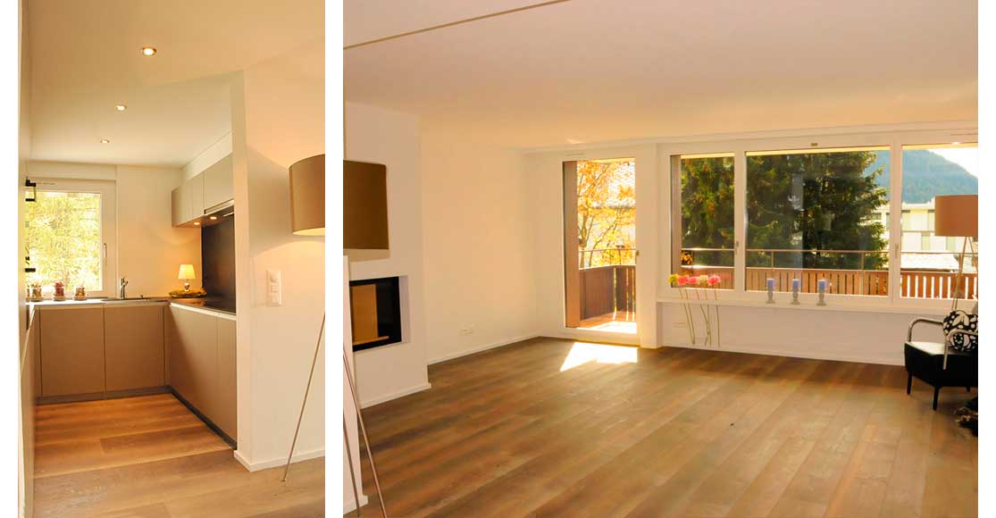 Fotos: links offene Küche in beige, rechts: Wohnzimmer mit Chmineée und Ausblick auf Balkon und Tanne